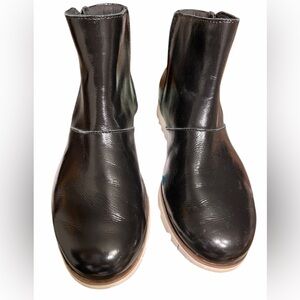 Sorel Black Leather Ankle Boots